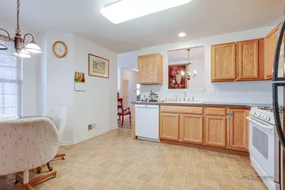 651 S Essington Drive, Round Lake, IL 60073 - Photo 7