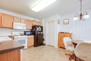 651 S Essington Dr, Round Lake, IL 60073 - Photo 9