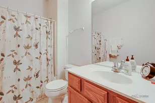 651 S Essington Dr, Round Lake, IL 60073 - Photo 17