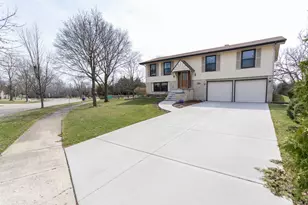 332 Byron Ave, Bloomingdale, IL 60108 - Photo 1