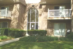 2422 N Kennicott Dr, Arlington Heights, IL 60004 - Photo 1