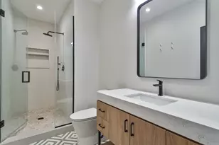 2042 W Berteau Ave, Chicago, IL 60618 - Photo 21