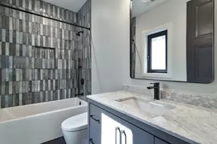 2042 W Berteau Ave, Chicago, IL 60618 - Photo 15