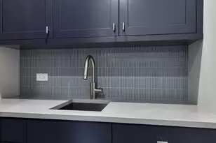 2042 W Berteau Ave, Chicago, IL 60618 - Photo 17