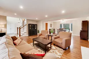 1604 Pleasant Ct, Libertyville, IL 60048 - Photo 5