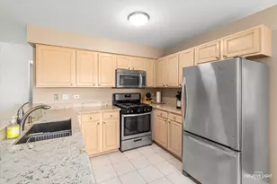 464 Topaz Ln, Bartlett, IL 60103 - Photo 7