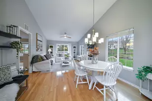 350 Normandie Dr, Sugar Grove, IL 60554 - Photo 3