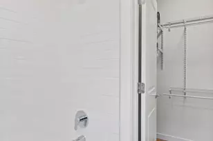 1650 W Roscoe St, Chicago, IL 60657 - Photo 9