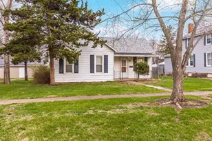 214 W Owsley St, Chenoa, IL 61726 - Photo 3