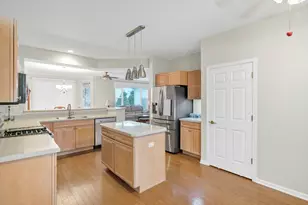 12036 Sweetwater Ln, Huntley, IL 60142 - Photo 9