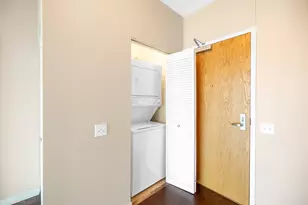 757 N Orleans St, Chicago, IL 60654 - Photo 17