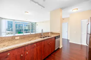 757 N Orleans St, Chicago, IL 60654 - Photo 11