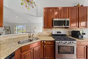 1902 Crenshaw Cir, Vernon Hills, IL 60061 - Photo 7