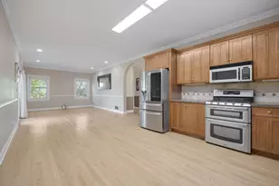 335 W Carriage Ln, Bensenville, IL 60106 - Photo 5