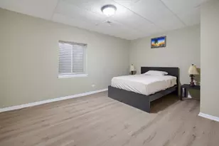 335 W Carriage Ln, Bensenville, IL 60106 - Photo 19