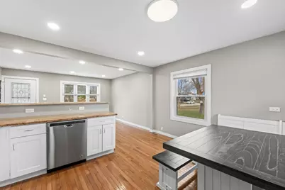 25 McCabe Drive, Streamwood, IL 60107 - Photo 7