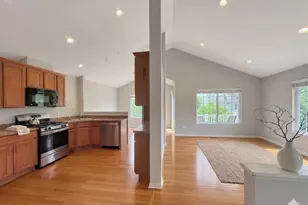 3381 Cameron Dr, Elgin, IL 60124 - Photo 7