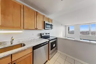 655 W Irving Park Rd, Chicago, IL 60613 - Photo 9