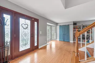 515 Surrey Ridge Dr, Cary, IL 60013 - Photo 3