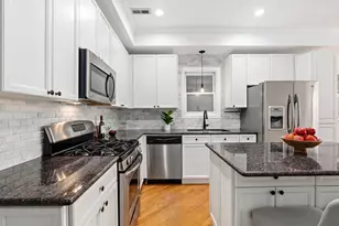 909 W Roscoe St, Chicago, IL 60657 - Photo 9