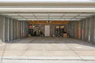 909 W Roscoe St, Chicago, IL 60657 - Photo 21