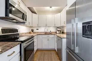 2909 N Sheridan Rd, Chicago, IL 60657 - Photo 5