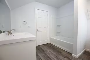 529 E McKenney St, Dixon, IL 61021 - Photo 29