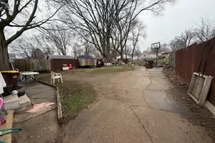 1916 Loomis St, Rockford, IL 61102 - Photo 5