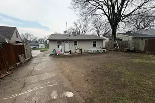 1916 Loomis St, Rockford, IL 61102 - Photo 3