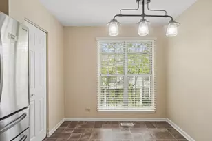 767 Grosse Pointe Cir, Vernon Hills, IL 60061 - Photo 7
