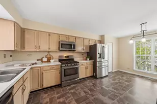 767 Grosse Pointe Cir, Vernon Hills, IL 60061 - Photo 9