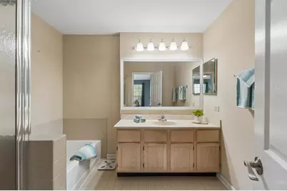 767 Grosse Pointe Circle, Vernon Hills, IL 60061 - Photo 13