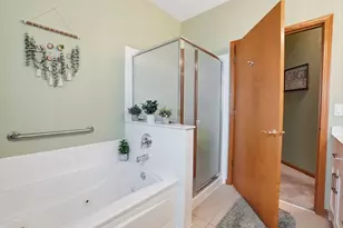 16122 Seneca Lake Cir, Crest Hill, IL 60403 - Photo 13