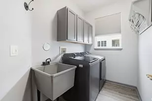 16122 Seneca Lake Cir, Crest Hill, IL 60403 - Photo 17