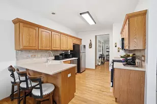 16122 Seneca Lake Cir, Crest Hill, IL 60403 - Photo 9