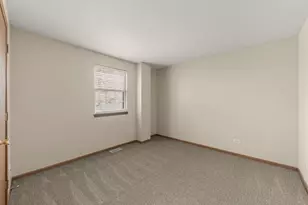 694 N Tamarac Blvd, Addison, IL 60101 - Photo 13