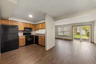 694 N Tamarac Blvd, Addison, IL 60101 - Photo 3