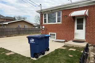 2571 Suffield St, Des Plaines, IL 60016 - Photo 9