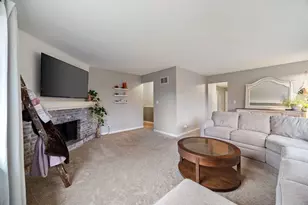 425 N Alfred Ave, Elgin, IL 60123 - Photo 5