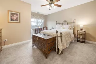 23W531 W Walnut St, Roselle, IL 60172 - Photo 27