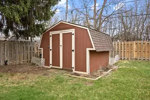 23W531 W Walnut St, Roselle, IL 60172 - Photo 37