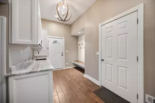 23W531 W Walnut St, Roselle, IL 60172 - Photo 17