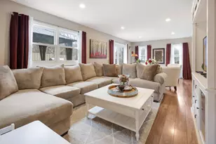 23W531 W Walnut St, Roselle, IL 60172 - Photo 9