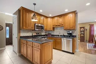 23W531 W Walnut St, Roselle, IL 60172 - Photo 13