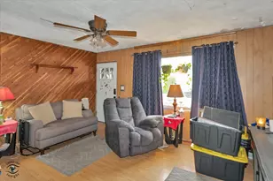611 Daniels St, Wilmington, IL 60481 - Photo 3