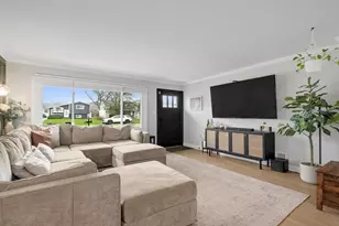 0S725 East St, Winfield, IL 60190 - Photo 5