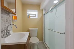 2133 W Highland Ave, Chicago, IL 60659 - Photo 9