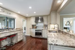 312 Woodview Rd, Lake Barrington, IL 60010 - Photo 9