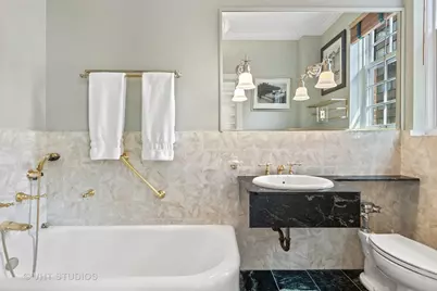 220 E Walton Place #9W, Chicago, IL 60611 - Photo 15