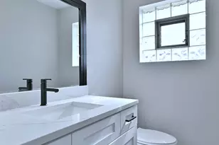 5435 N Mobile Ave, Chicago, IL 60630 - Photo 15